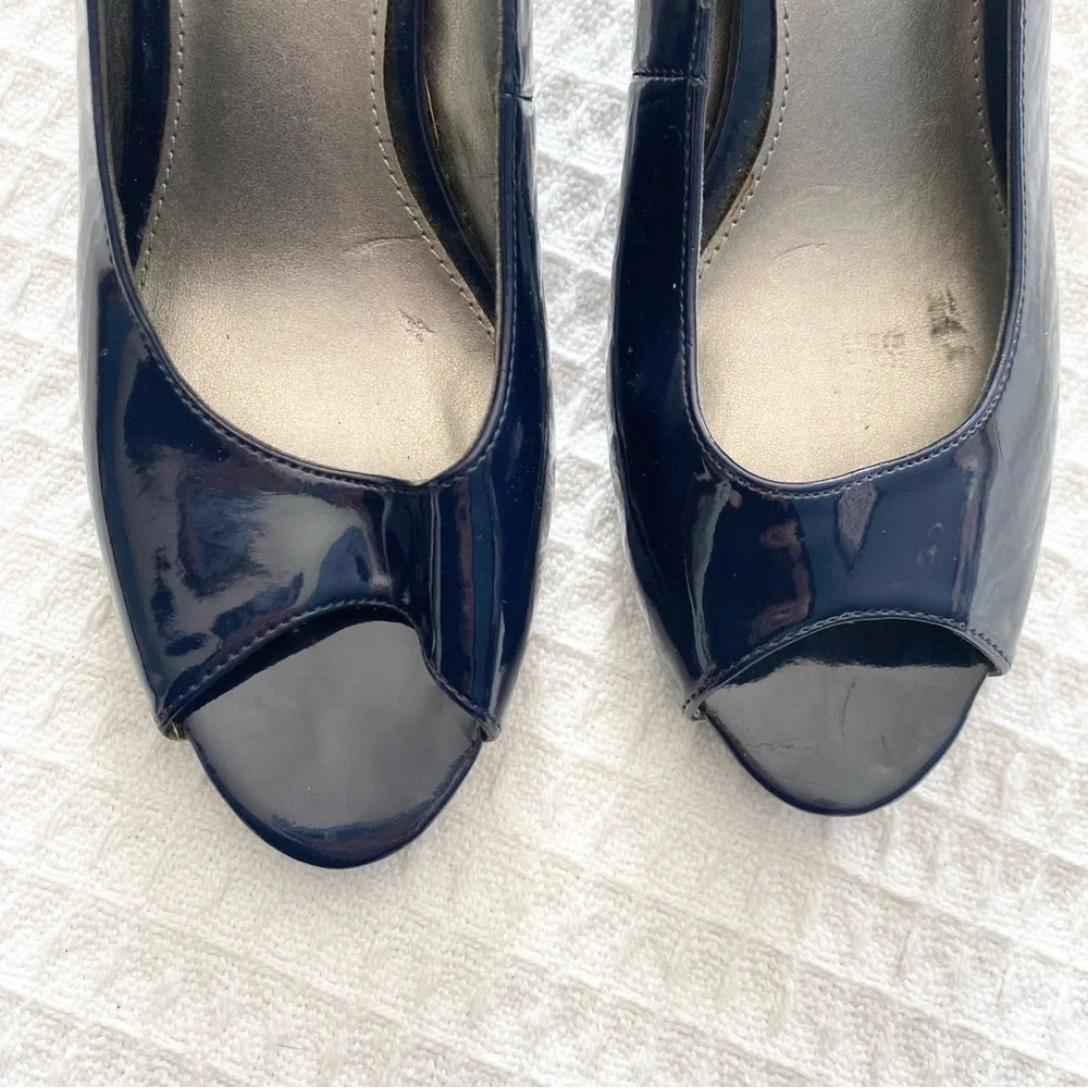 Bandolino Dark Blue Patent Peep Toe Heels size 9